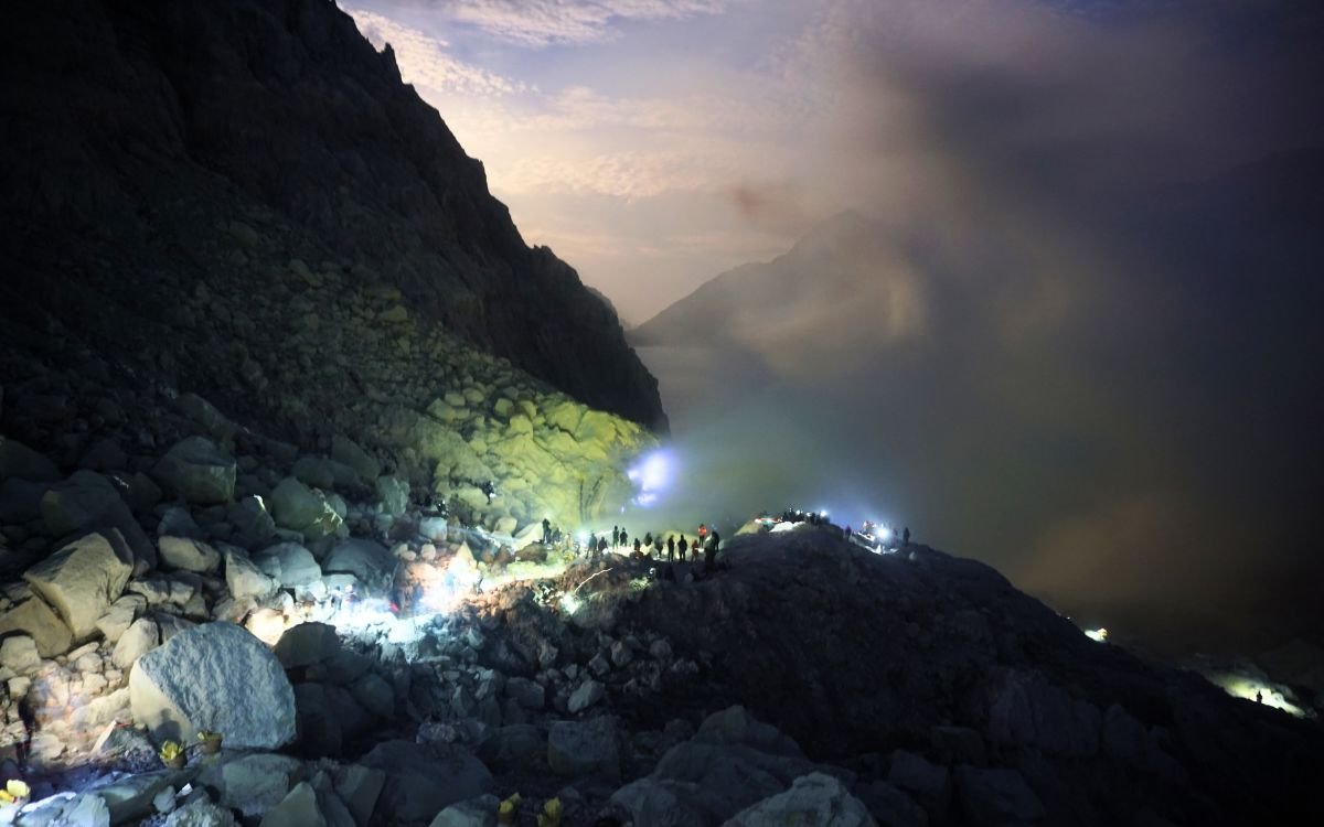 Ijen’s Blue Fire: A Mystical Midnight Volcanic Adventure