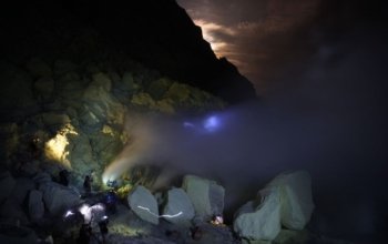Ijen’s Blue Fire: A Mystical Midnight Volcanic Adventure