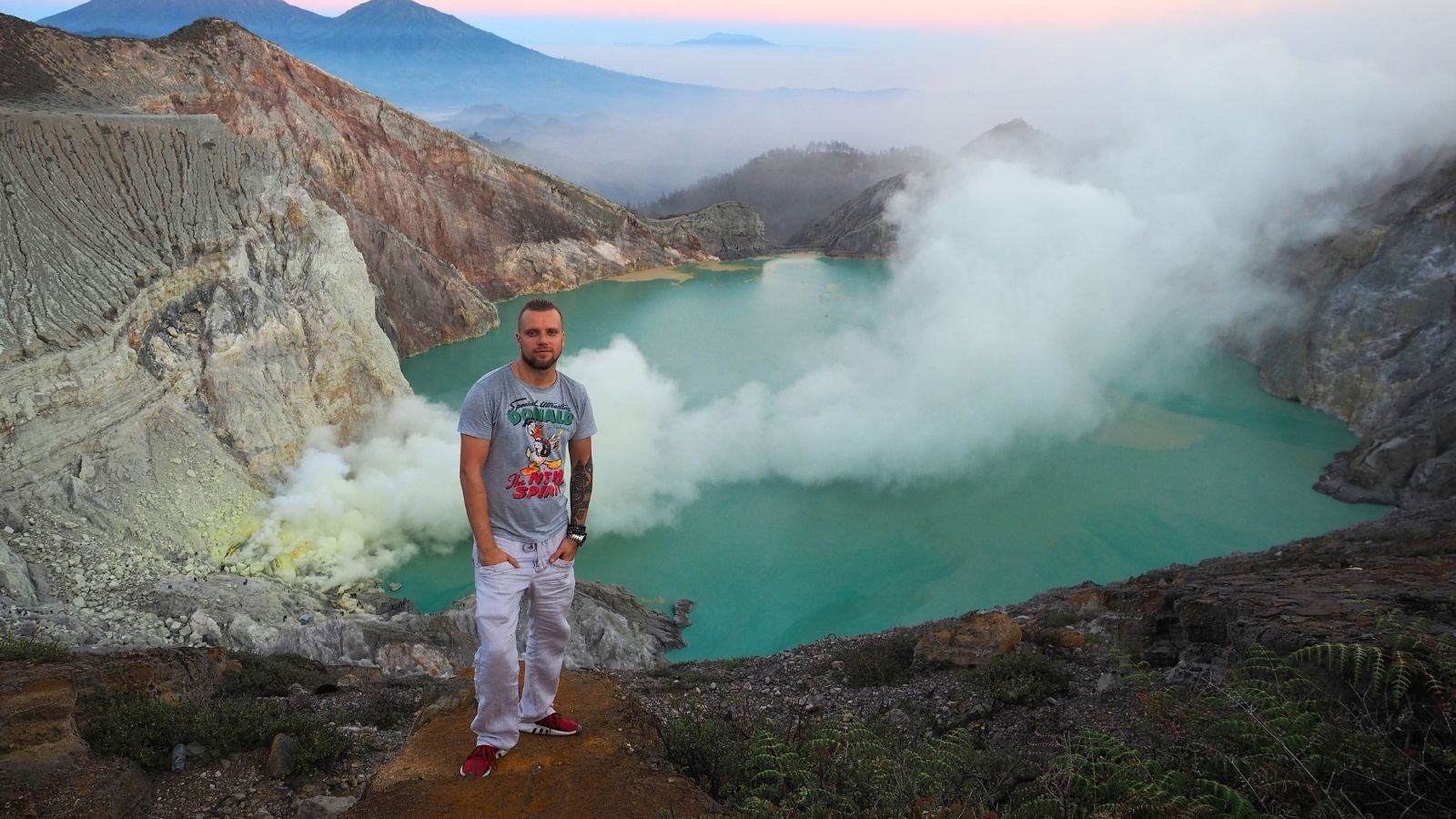 Ijen Crater tour from Banyuwangi starting point Paltuding basecamp